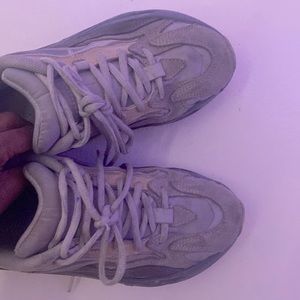 Yeezy‘s size 6 gray